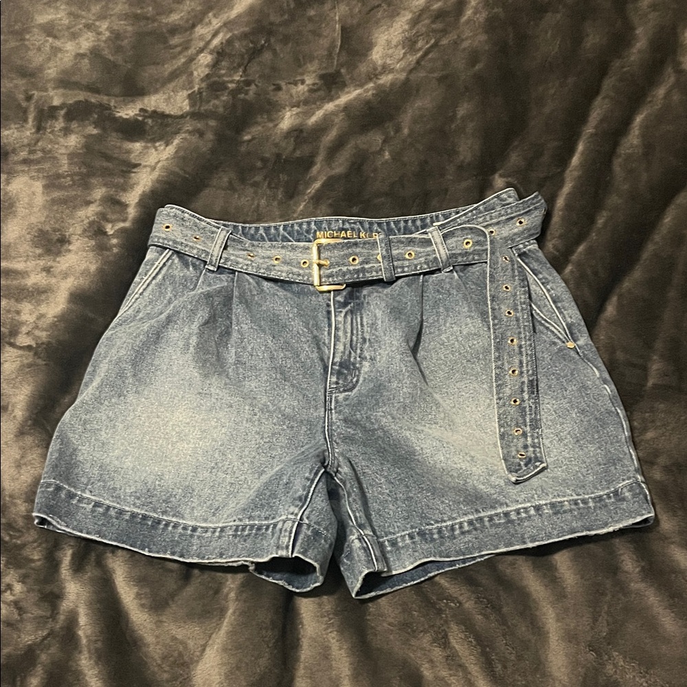 Michael Kors Belted pleated Denim Jean Shorts Women 10. Pockets. Good condition